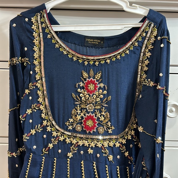 Pakistani zainab hassan floor length embroidered 3pcs outfit - Picture 3 of 11